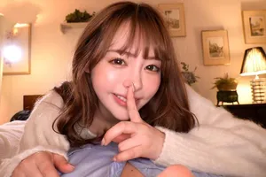 Người đẹp mảnh mai trong bộ sườn xám được khen ngợi có ngoại hình giống Mạc Hy Vỹ đang tham gia dịch vụ hẹn hò trả phí. Bạn không thể biết từ dáng người nhỏ nhắn của cô ấy rằng cô ấy rất dâm đãng và đam mê trên giường, và cô ấy sắp làm hỏng cái "cô bé" của mình...